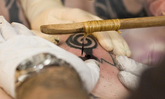Encuentran las herramientas de tatuaje más antiguas del mundo