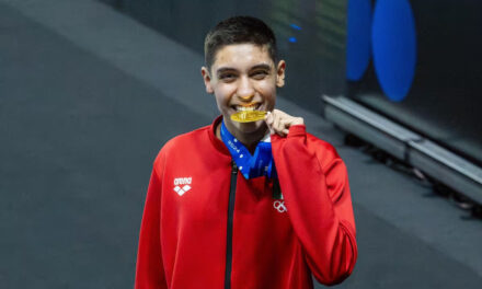 El mexicano Diego Villalobos consiguió la medalla de oro en mundial de Natación Artística.